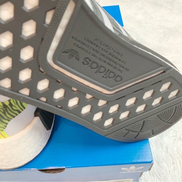 Adidas women's NMD R1 shoes sneakers Cloud White / Core Black / Solar - Picture 11 of 12